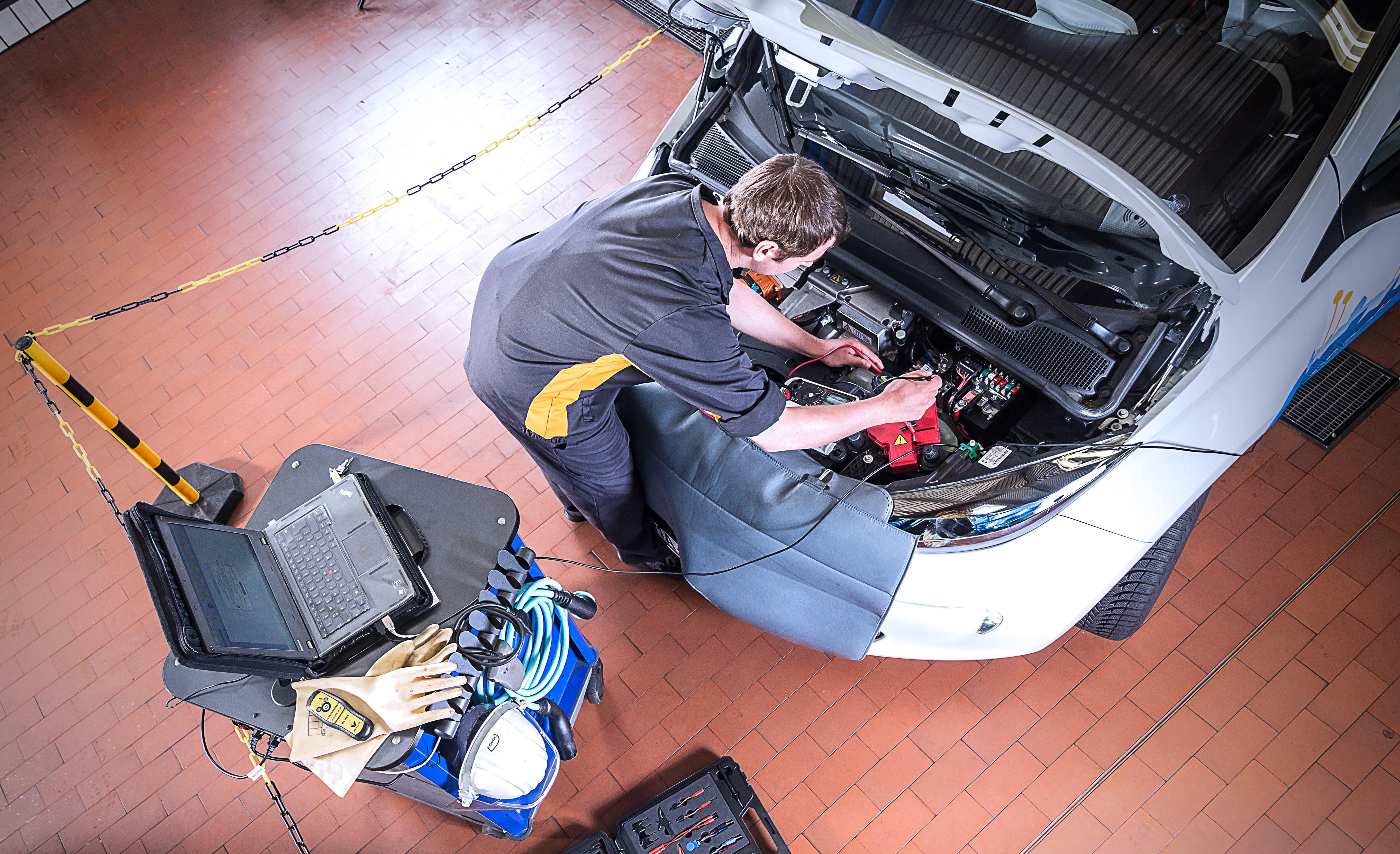 Die EU-Batterieverordnung: Was jetzt für Kfz-Werkstätten wichtig ist